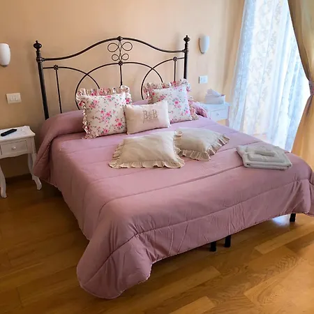 B&B In Piazzetta Sarzana Exterior photo